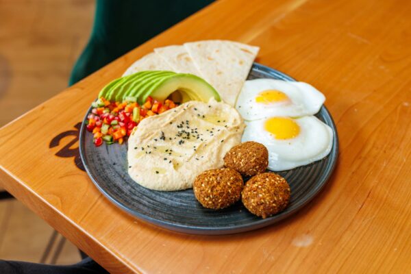 Mic dejun cu Falafel